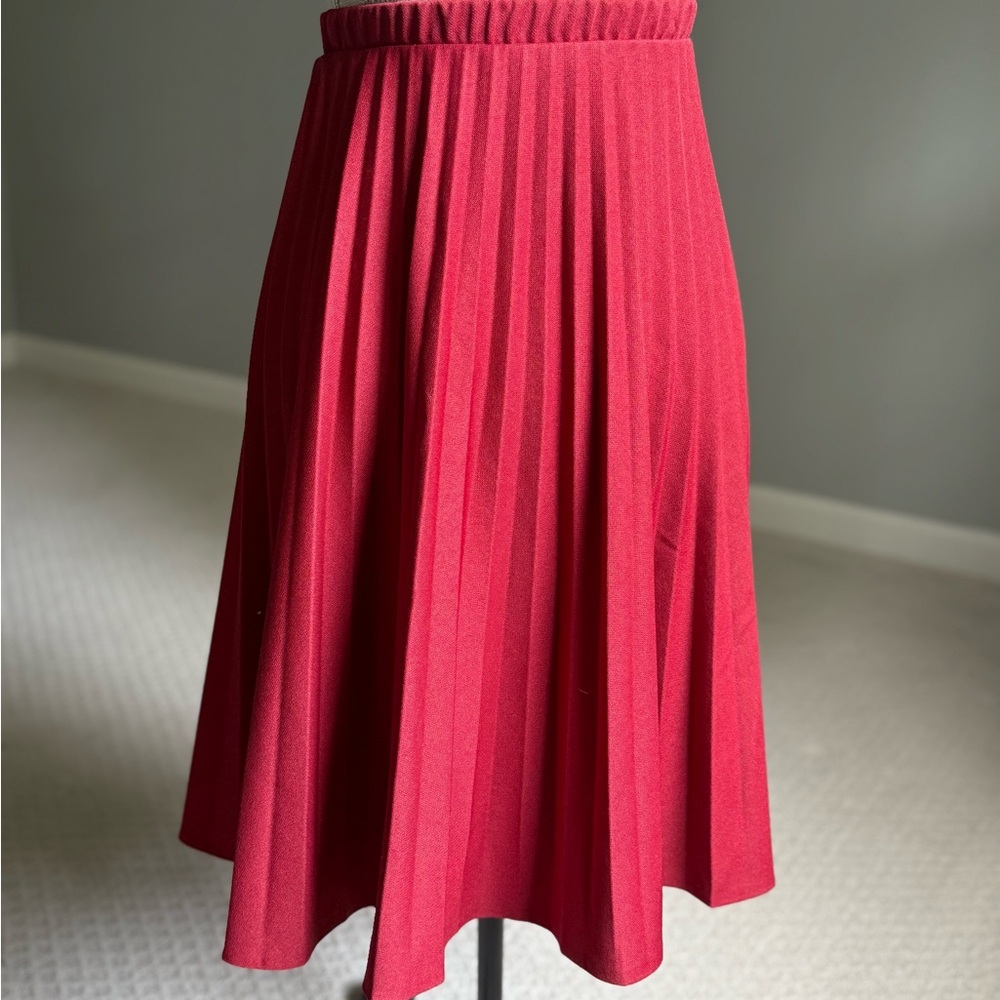 Vintage Red Pleated Skirt – Size Small